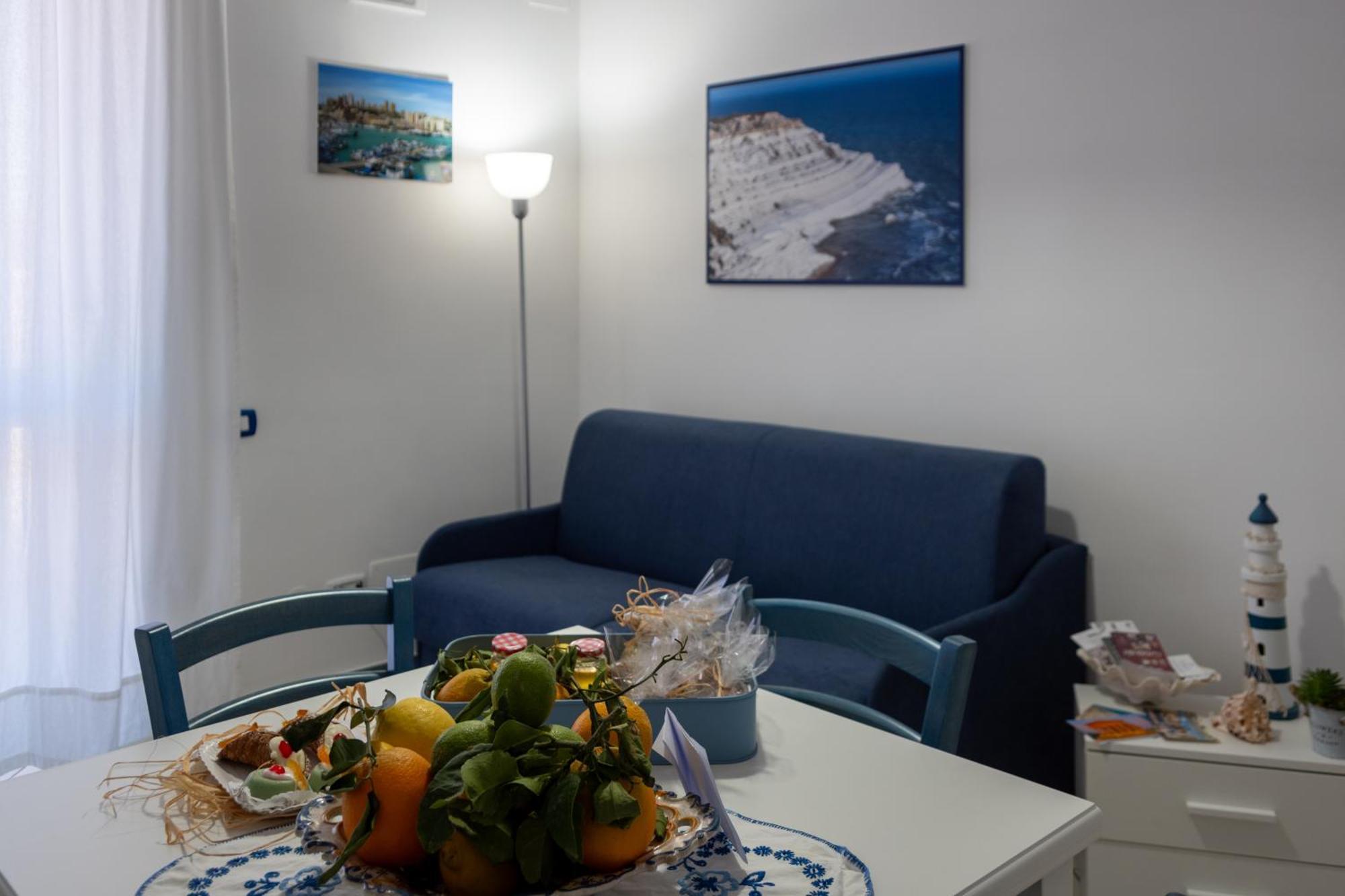 Casa Vacanze La Casetta Di Zinu' Porto Empedocle Eksteriør billede